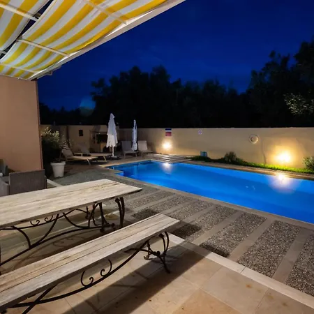 Leda By Vintage Travel